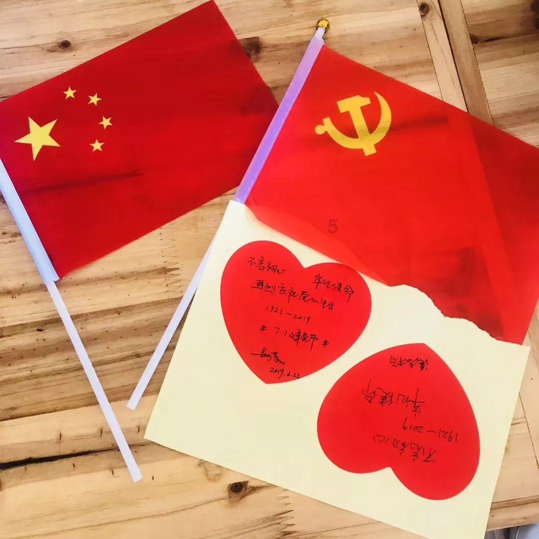男子用画图软件画图，女孩说就是这个人
